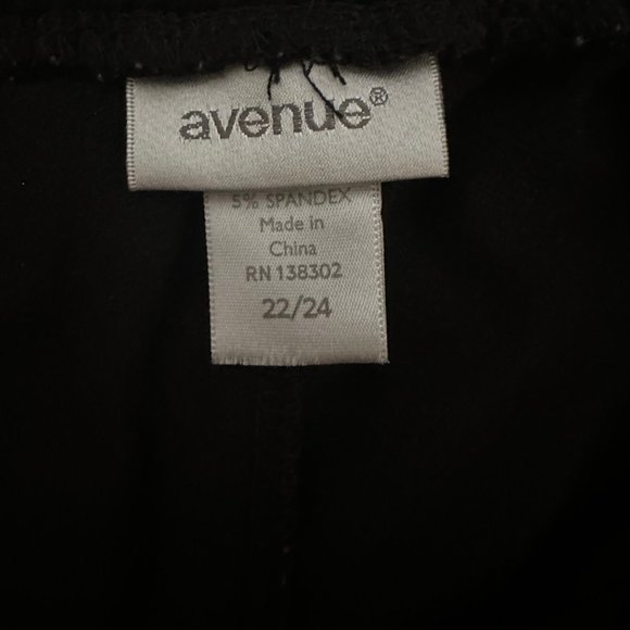 Black 22/24 Capri Pants - Picture 5 of 6